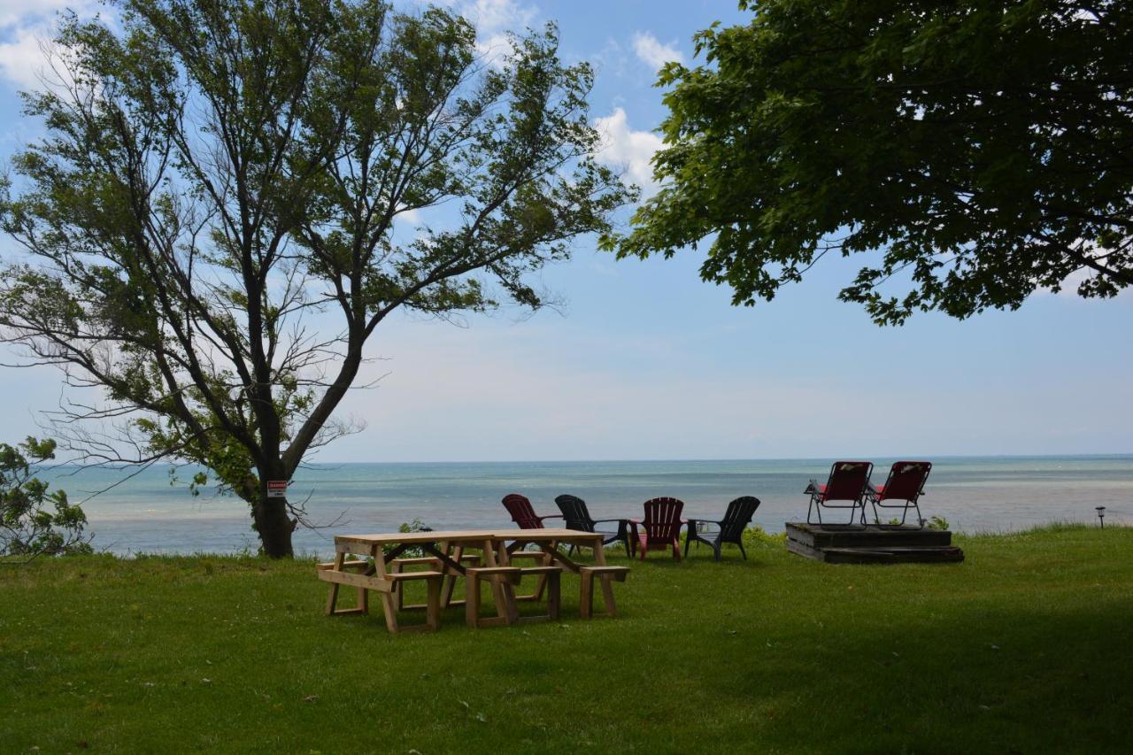 Birds Point Cottage On A Cliff Facing Lake Erie. Wheatley Екстер'єр фото
