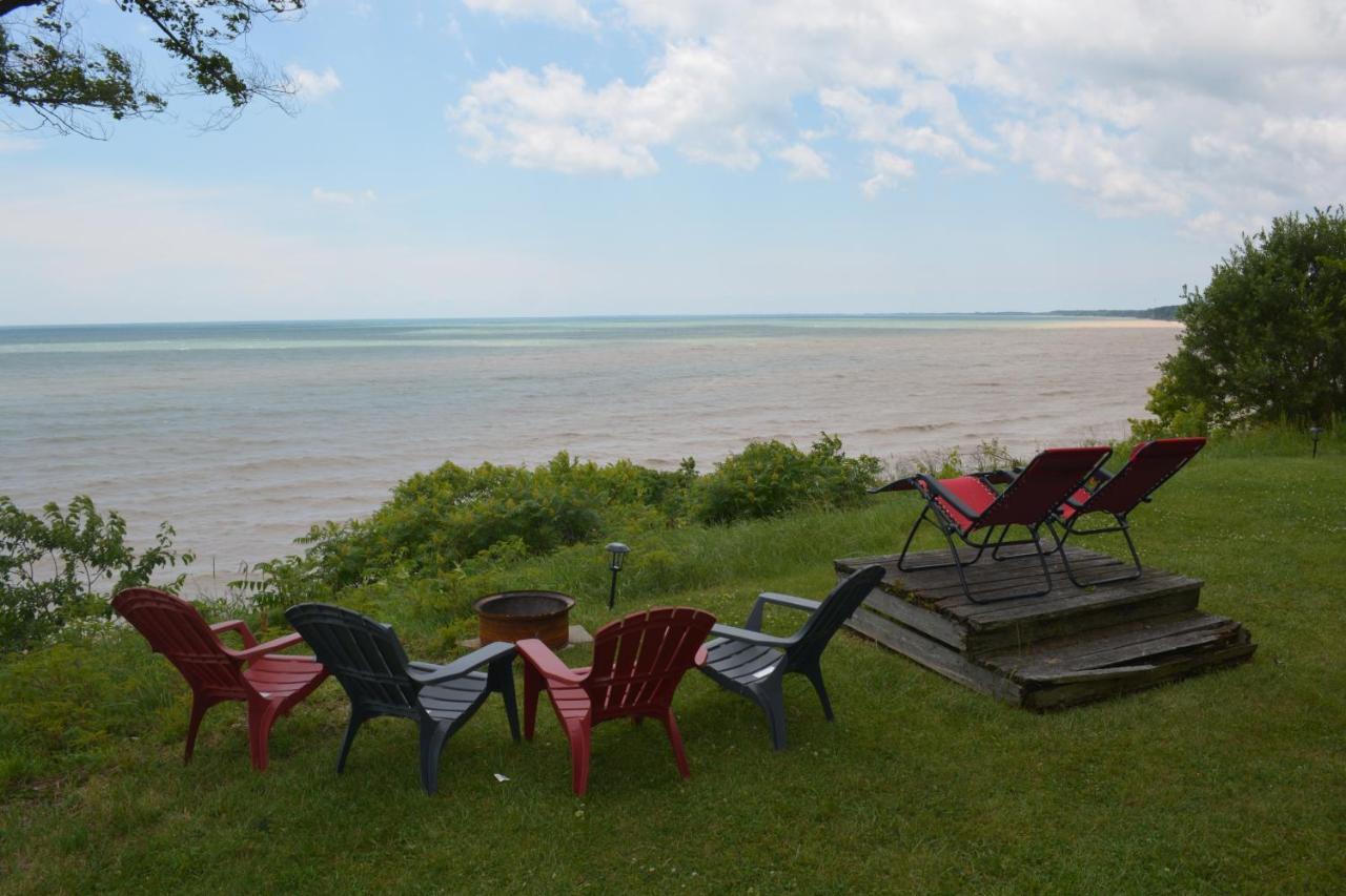 Birds Point Cottage On A Cliff Facing Lake Erie. Wheatley Екстер'єр фото