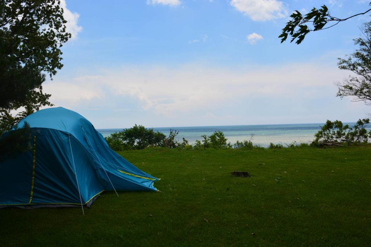 Birds Point Cottage On A Cliff Facing Lake Erie. Wheatley Екстер'єр фото