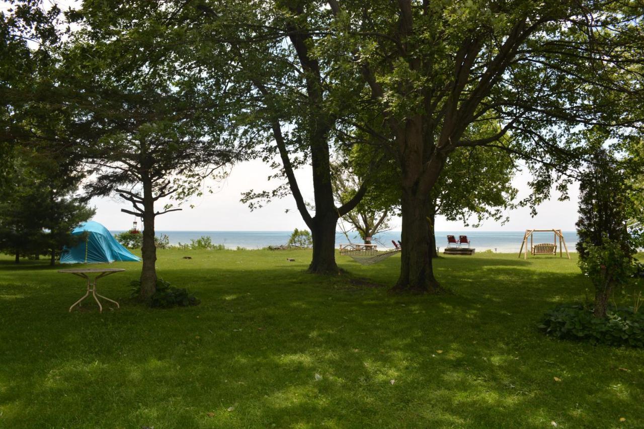 Birds Point Cottage On A Cliff Facing Lake Erie. Wheatley Екстер'єр фото