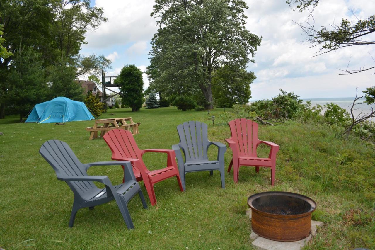 Birds Point Cottage On A Cliff Facing Lake Erie. Wheatley Екстер'єр фото